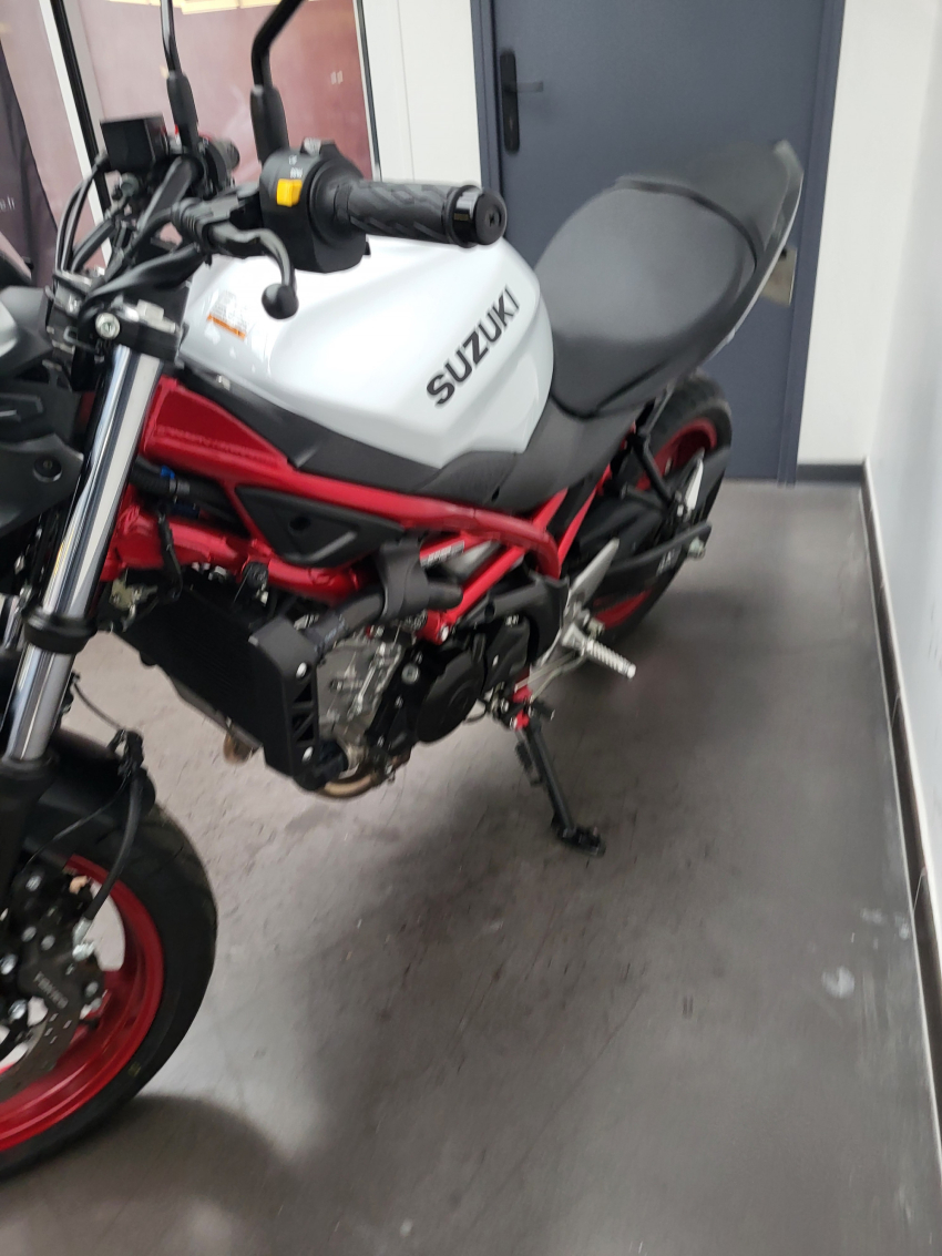 SUZUKI SV 650 REVISE GARANTIE 12 MOIS NOMBREUSES OPTIONS