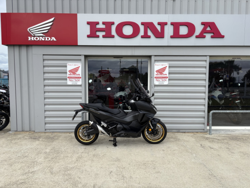 HONDA FORZA 750