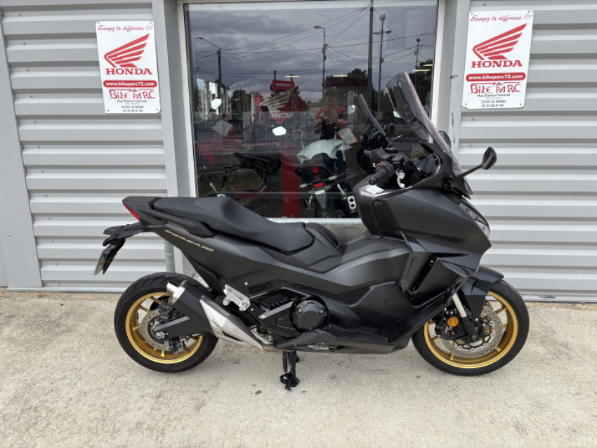HONDA FORZA 750