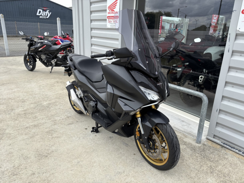 HONDA FORZA 750