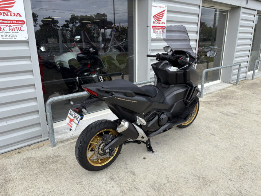 HONDA FORZA 750