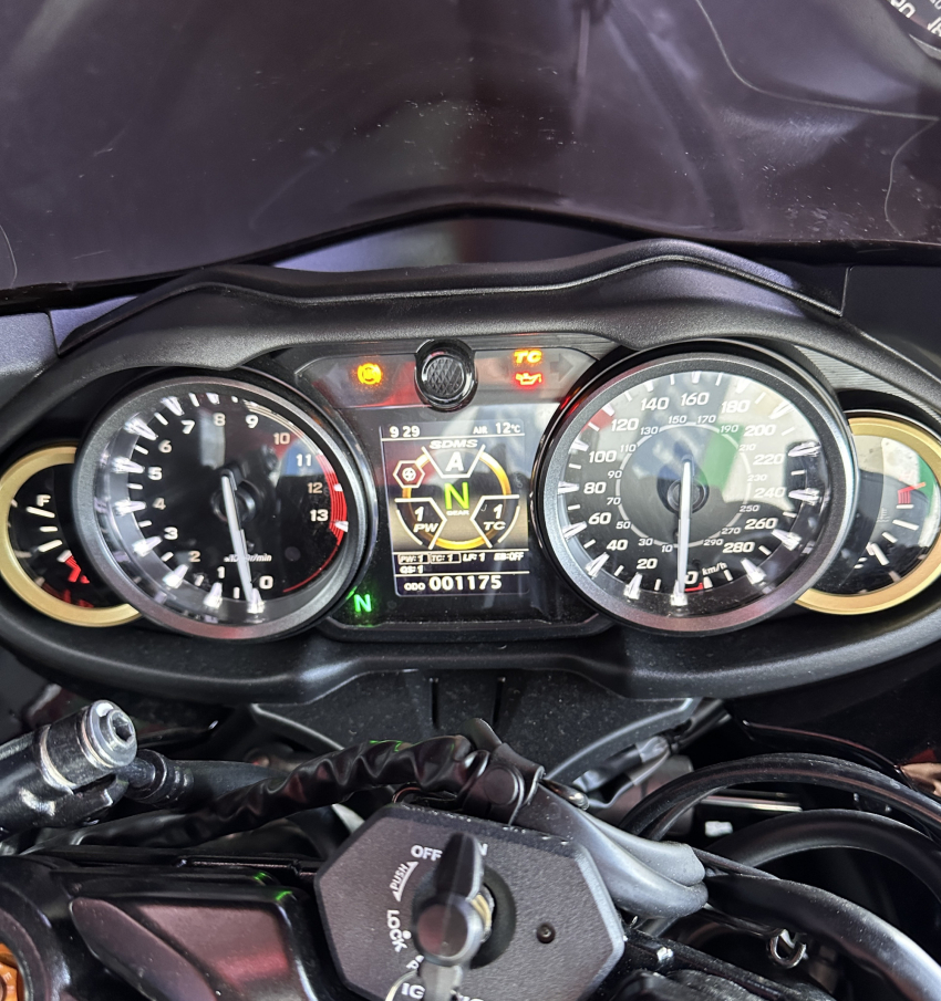 SUZUKI GSX-R 1300 HAYABUSA