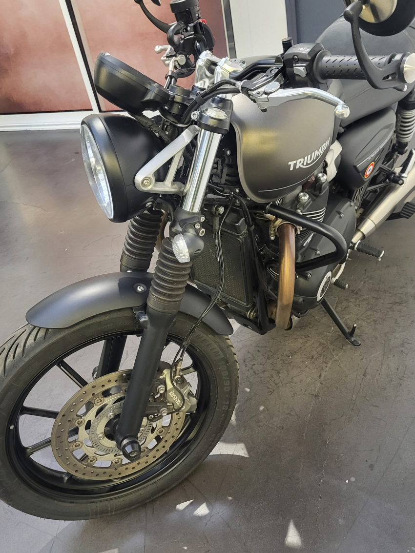 TRIUMPH SPEED TWIN 900