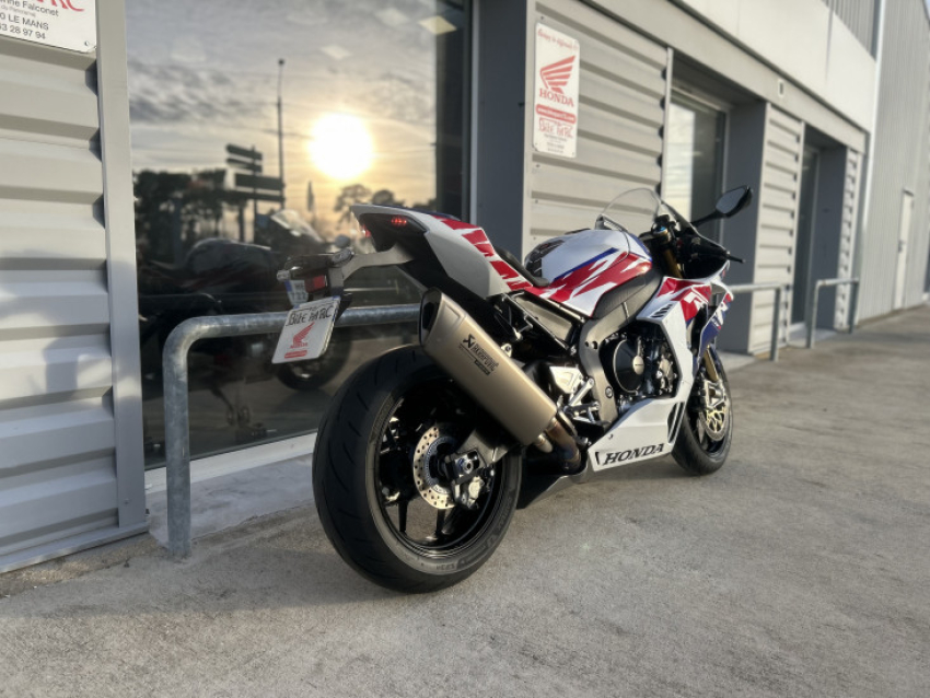 CBR 1000 RR-SP 30 TH ANNIVERSARY CBR 1000 RR-SP 30 TH ANNIVERSARY