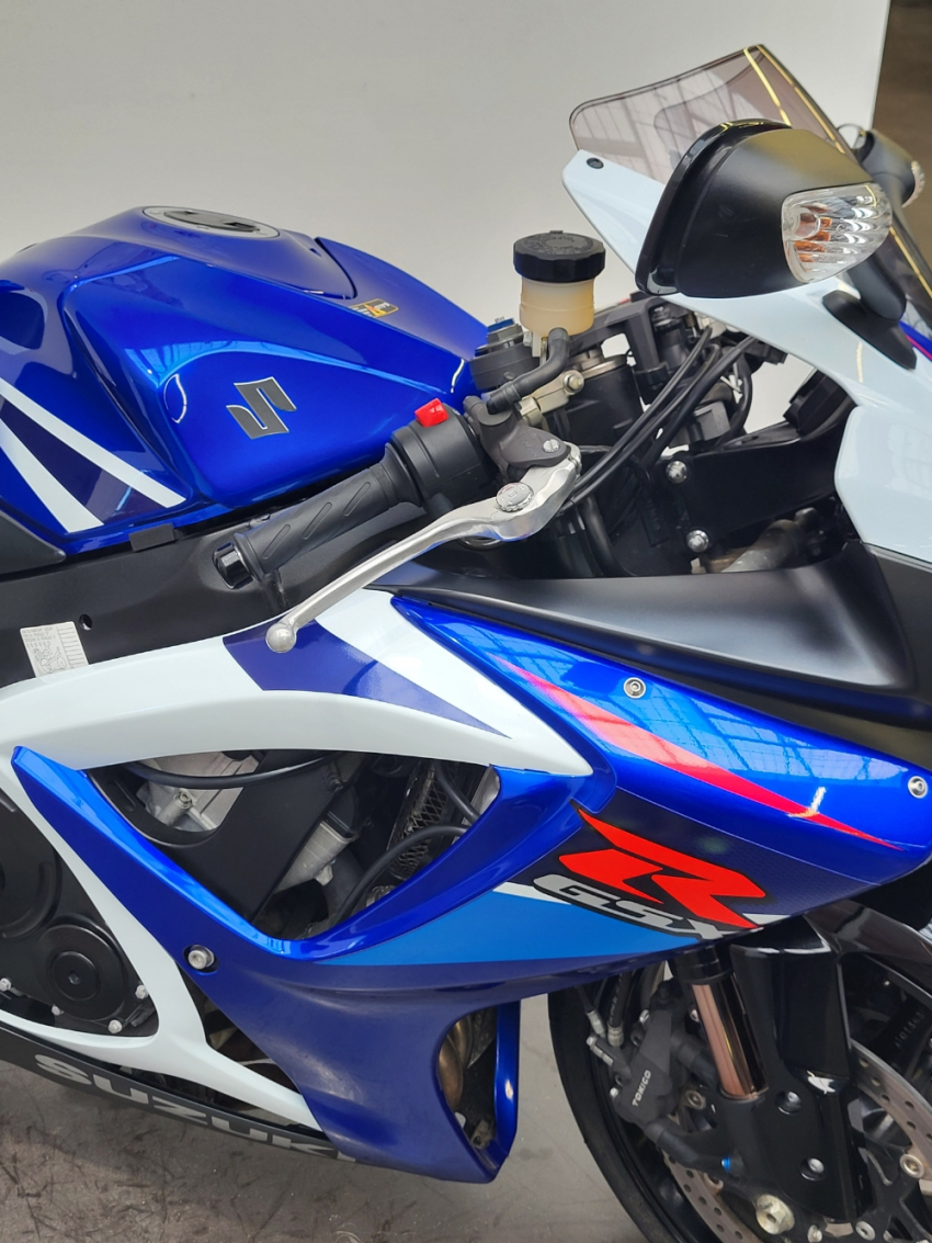 SUZUKI GSX-R 750 REVISE ET GARANTIE 12 MOIS STOCK ORIGINE SUZUKI GSX-R 750 REVISE ET GARANTIE 12 MOIS STOCK ORIGINE