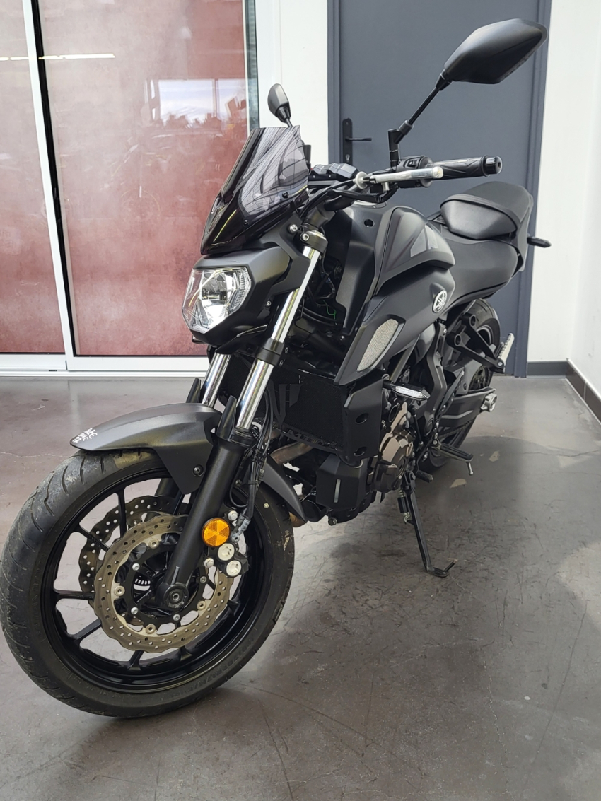 YAMAHA MT-07 FULL BLACK OPTIONS REVISE GARANTIE 12 MOIS
