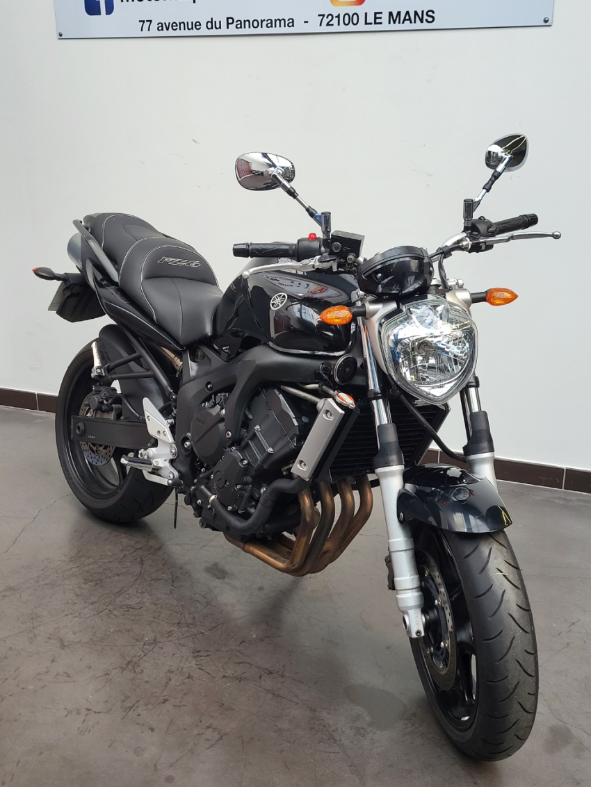 YAMAHA FZ6 (98CV) RAVISE ET GARANTIE 12 MOIS YAMAHA FZ6 (98CV) RAVISE ET GARANTIE 12 MOIS