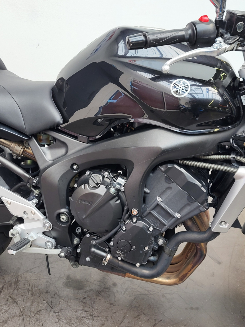 YAMAHA FZ6 (98CV) RAVISE ET GARANTIE 12 MOIS YAMAHA FZ6 (98CV) RAVISE ET GARANTIE 12 MOIS