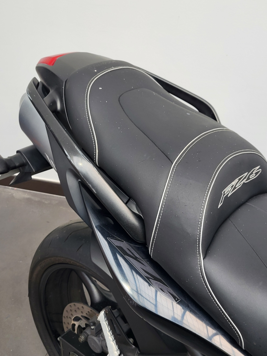 YAMAHA FZ6 (98CV) RAVISE ET GARANTIE 12 MOIS YAMAHA FZ6 (98CV) RAVISE ET GARANTIE 12 MOIS