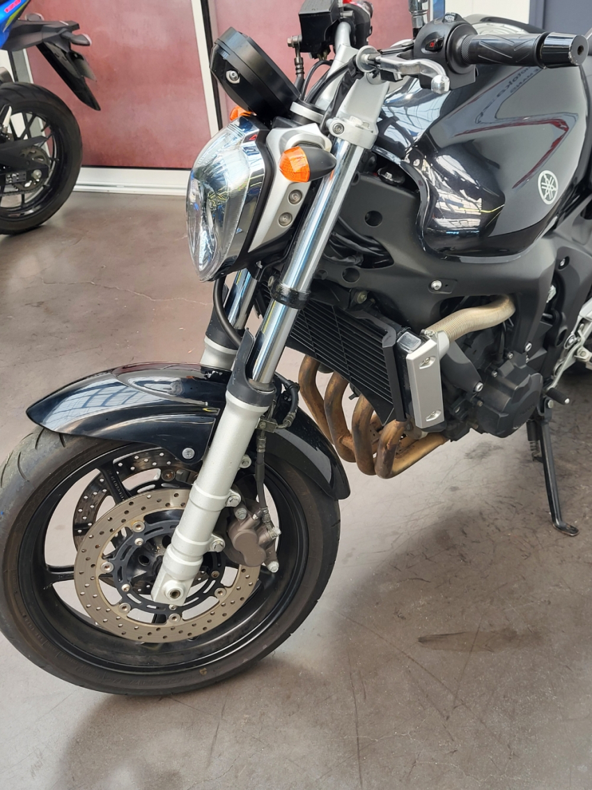 YAMAHA FZ6 (98CV) RAVISE ET GARANTIE 12 MOIS YAMAHA FZ6 (98CV) RAVISE ET GARANTIE 12 MOIS