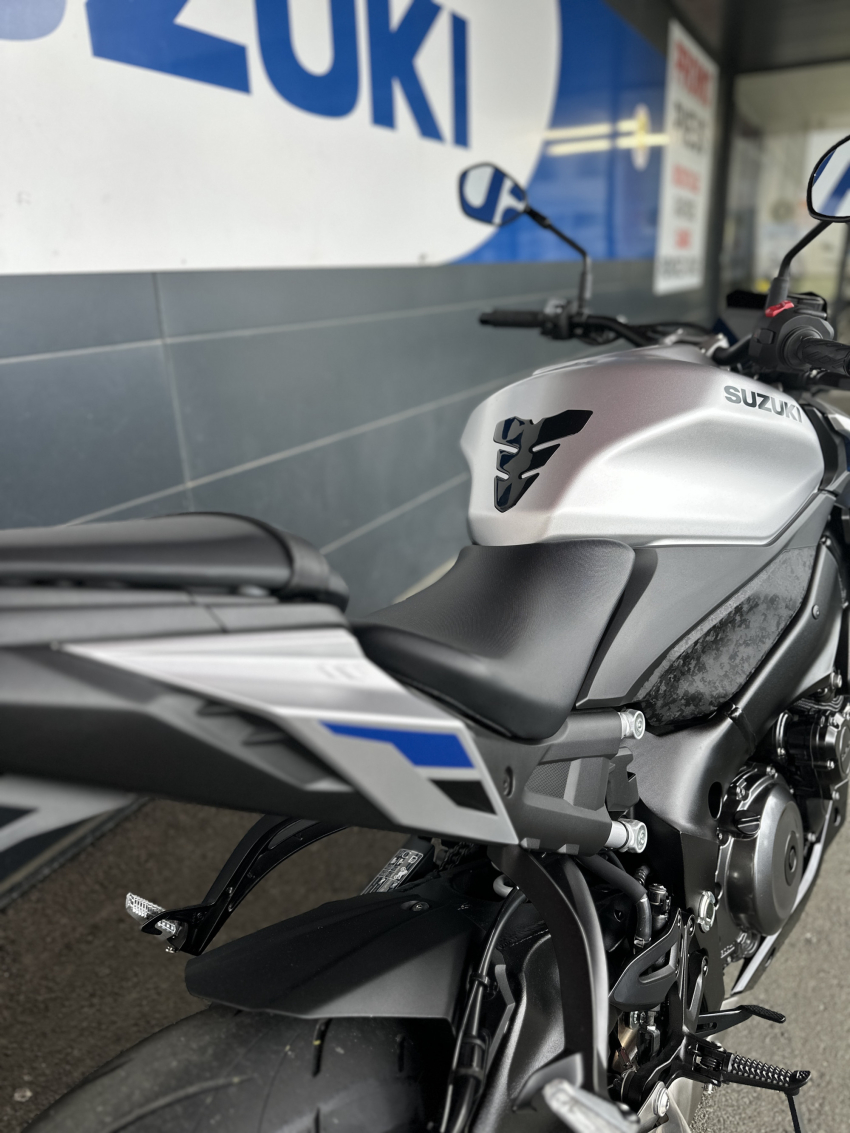 SUZUKI GSX-S 1000 COMME NEUVE ET GARANTIE 5 ANS 