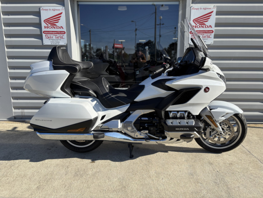 HONDA GOLDWING 1800 TOURING DCT