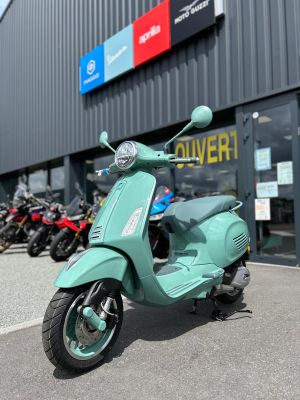 VESPA PRIMAVERA 125 80th Anniversary