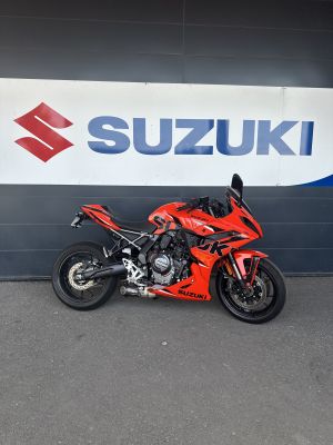 SUZUKI GSX-8R