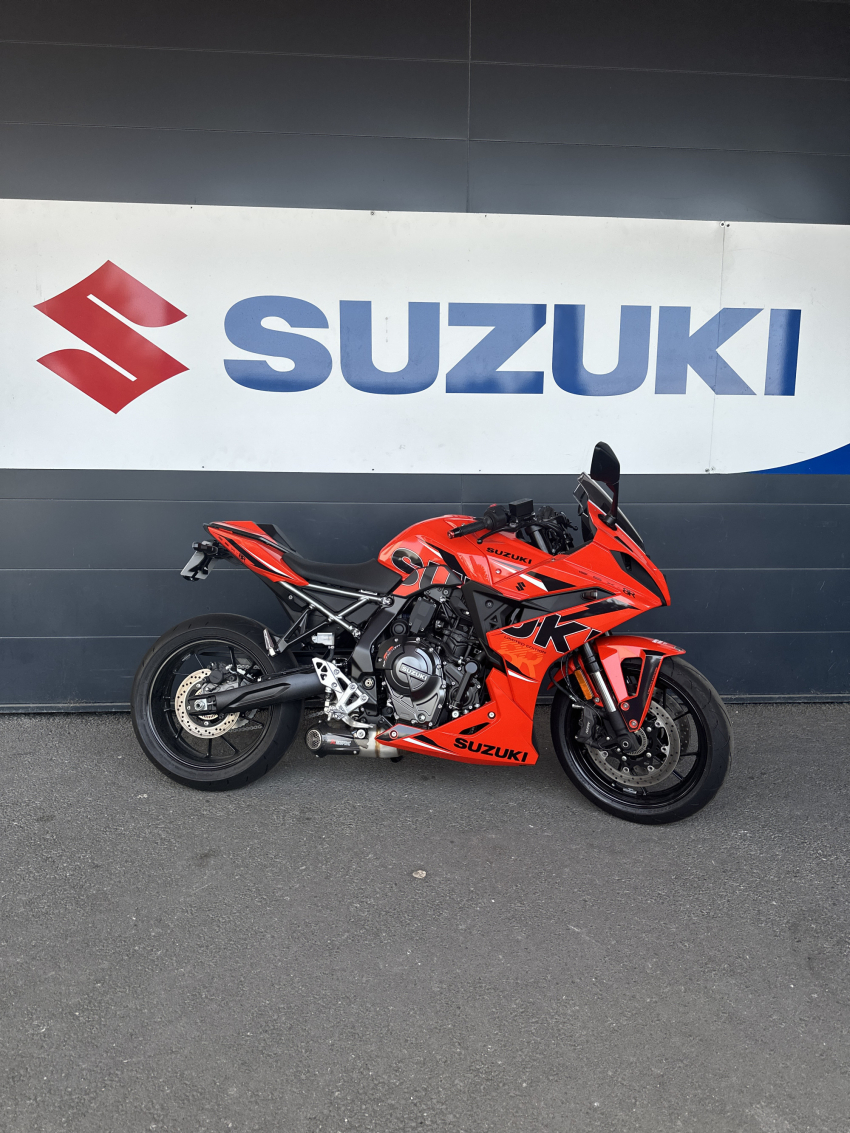 SUZUKI GSX-8R