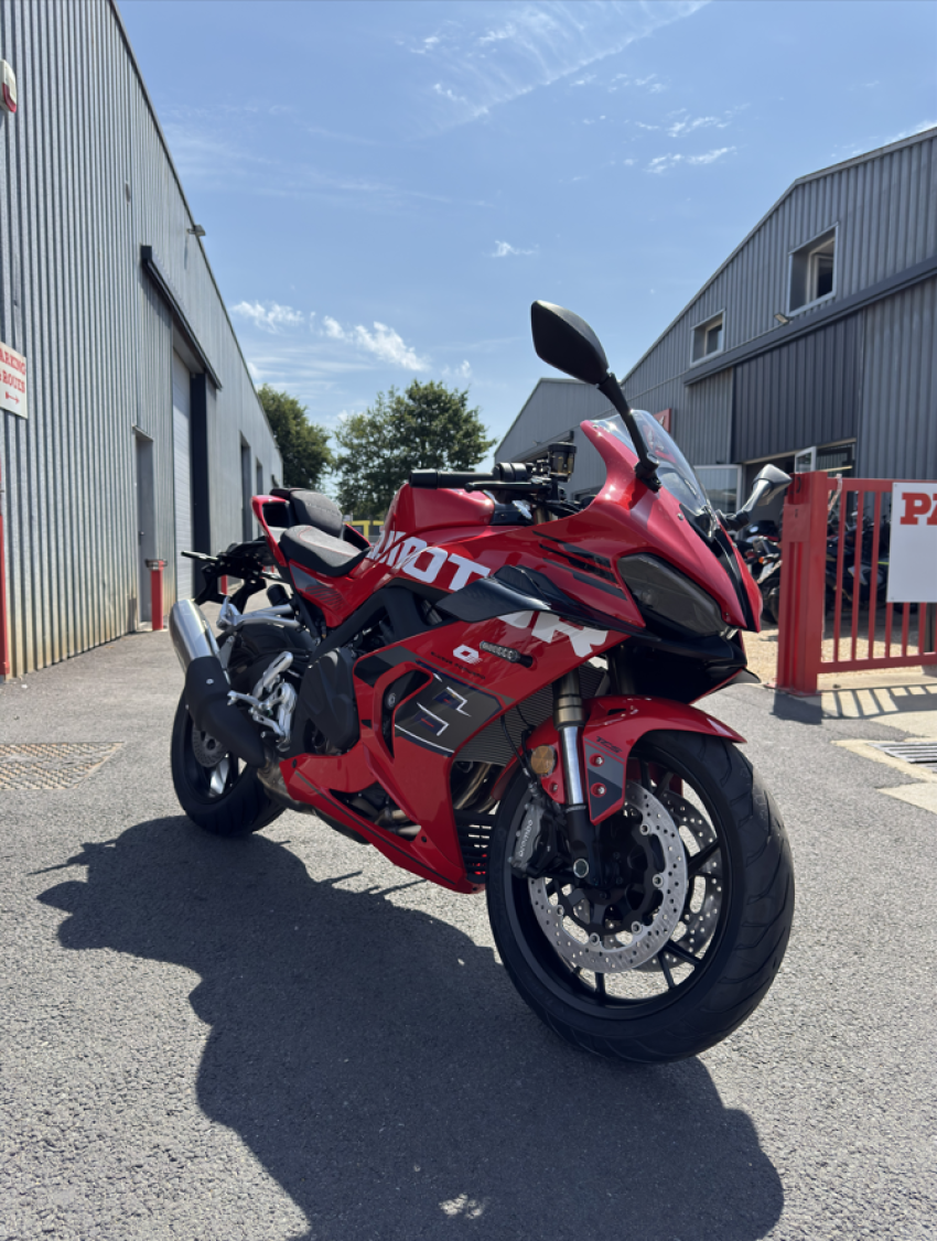 QJ MOTOR SRK 800 RS ROUGE