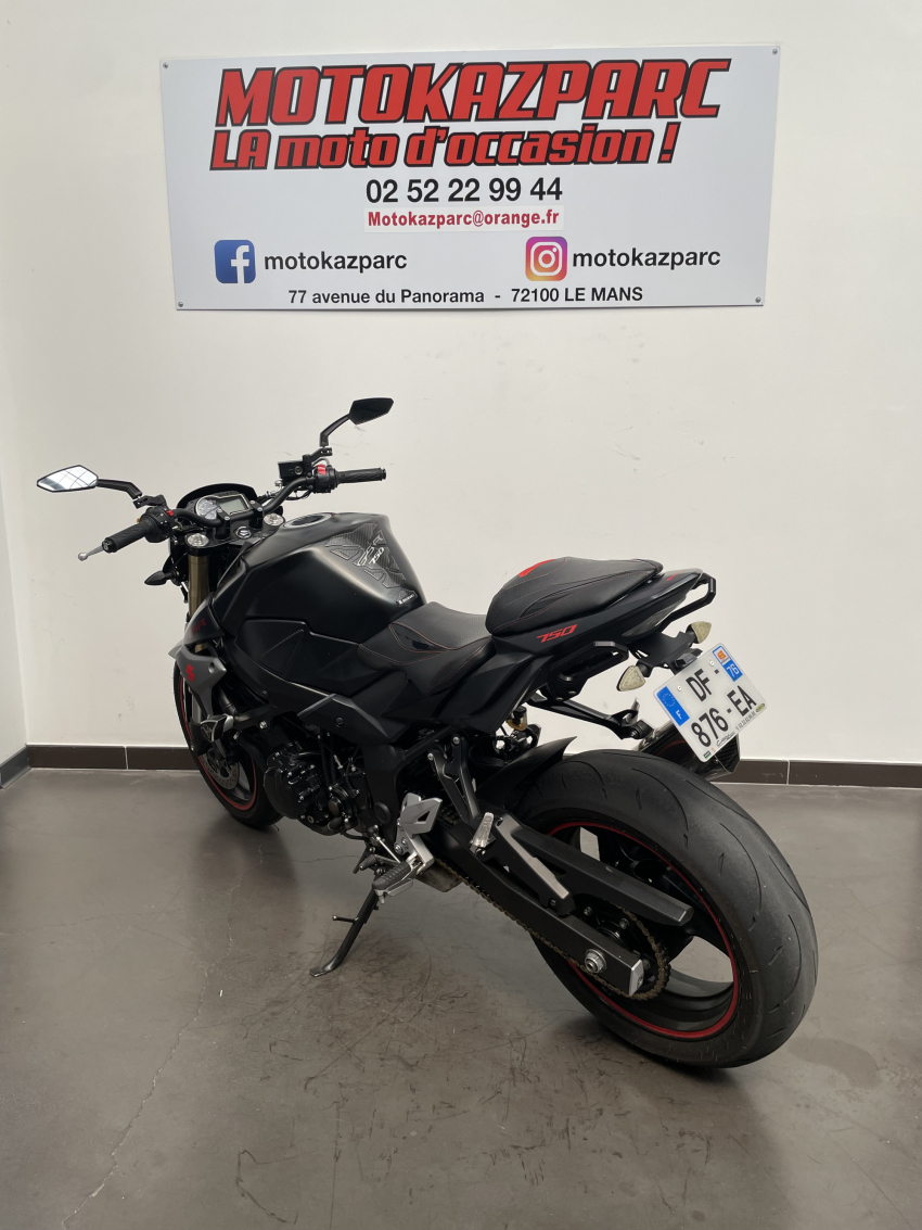 SUZUKI GSR 750 SUZUKI GSR 750