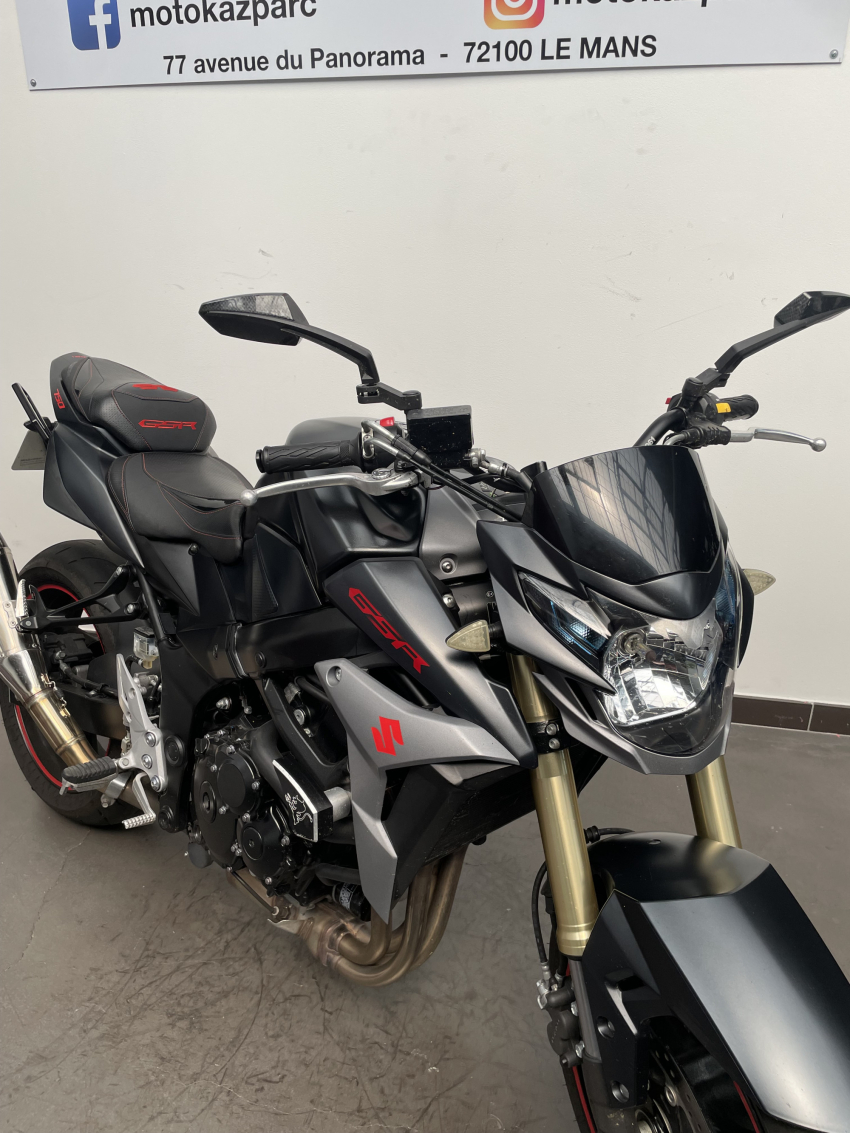 SUZUKI GSR 750 SUZUKI GSR 750