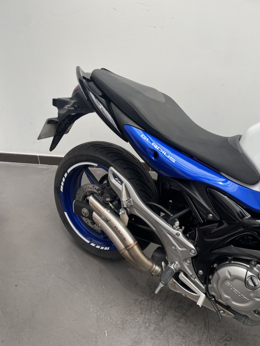SUZUKI GLADIUS 650 A2 REVISEE ET GARANTIE 12 MOIS SUZUKI GLADIUS 650 A2 REVISEE ET GARANTIE 12 MOIS