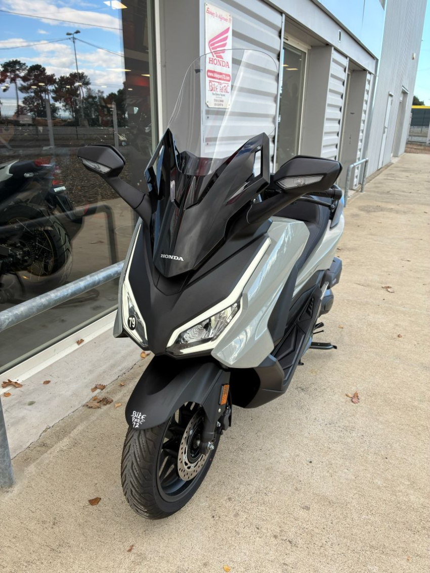 HONDA NSS FORZA 125 HONDA NSS FORZA 125