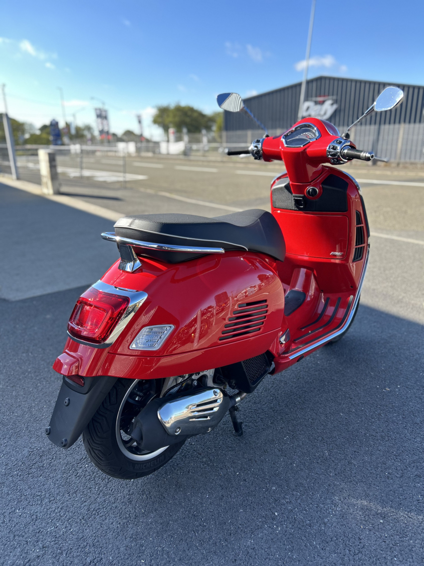 VESPA GTS SUPER 125 HPE E5+ ROSSO CORAGG VESPA GTS SUPER 125 HPE E5+ ROSSO CORAGG