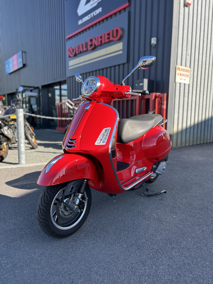 VESPA GTS SUPER 125 HPE E5+ ROSSO CORAGG VESPA GTS SUPER 125 HPE E5+ ROSSO CORAGG