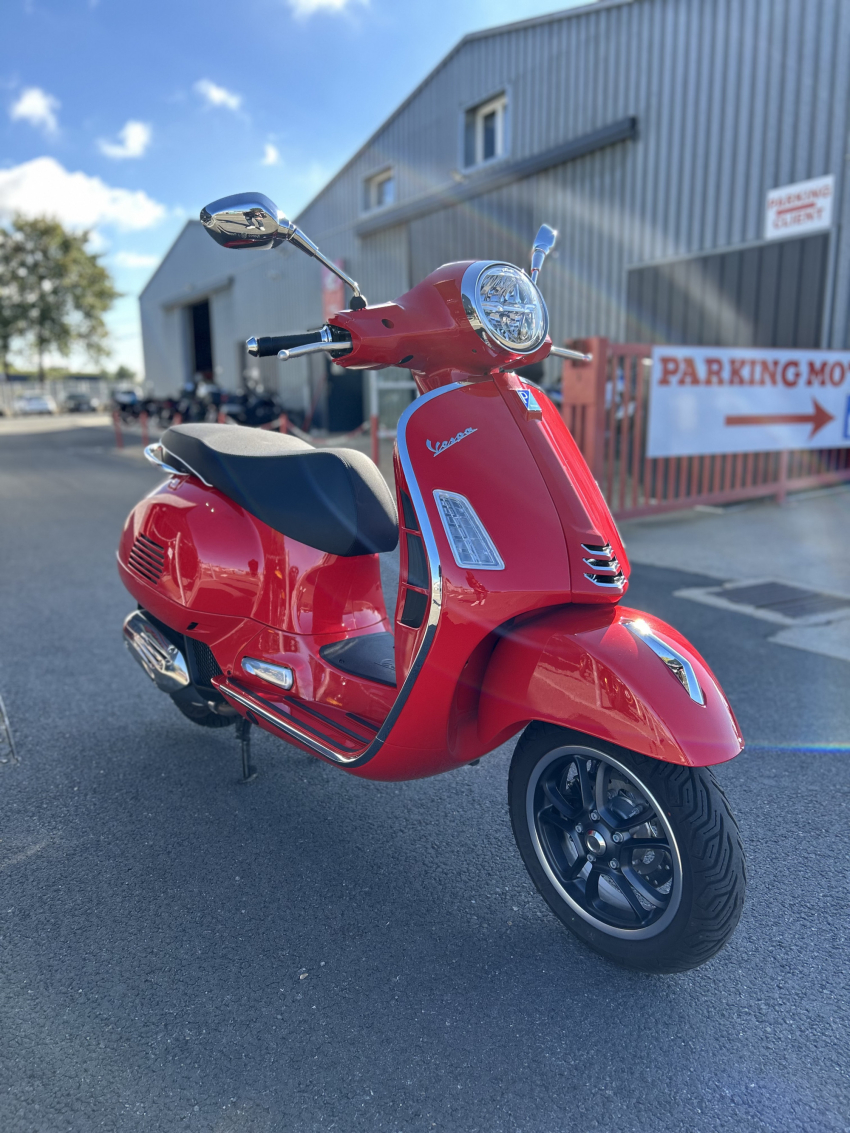 VESPA GTS SUPER 125 HPE E5+ ROSSO CORAGG VESPA GTS SUPER 125 HPE E5+ ROSSO CORAGG
