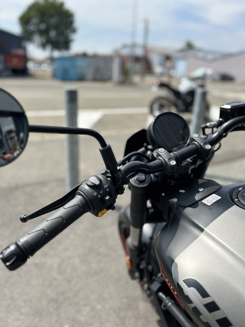 ROYAL ENFIELD GUERRILLA 450 APEX BLACK ROYAL ENFIELD GUERRILLA 450 APEX BLACK